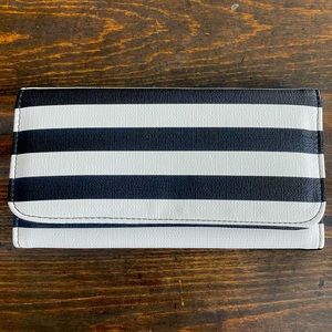 Kut from the kloth wallet